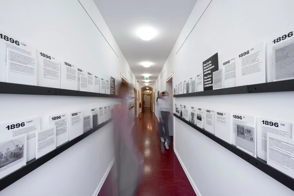 Exhibition room of "Looking back - The First German Colonial Exhibition of 1896" in Berlin-Treptow. © Rosa Merk