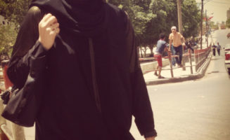 Woman in Gaza photo by Mateo Hoke