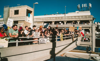 Sanctuary-Protest-Immigration-LAX-No ban no wal-650l.jpg