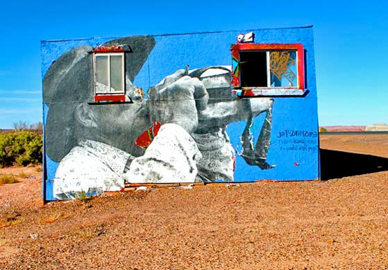 Painted building on the Navajo reservation. Photo by Aura Bogado / Colorlines.com
