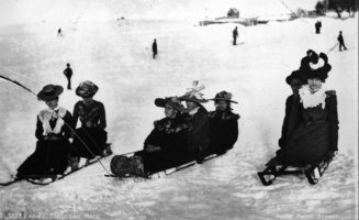 Women's toboggan race