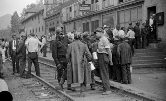 Wolcott-Untitled-Payday-coal-mining-town-Omar-West-Virginia-1938.gif
