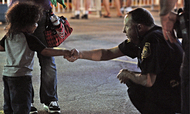 Detroit-Police-Handshake.gif