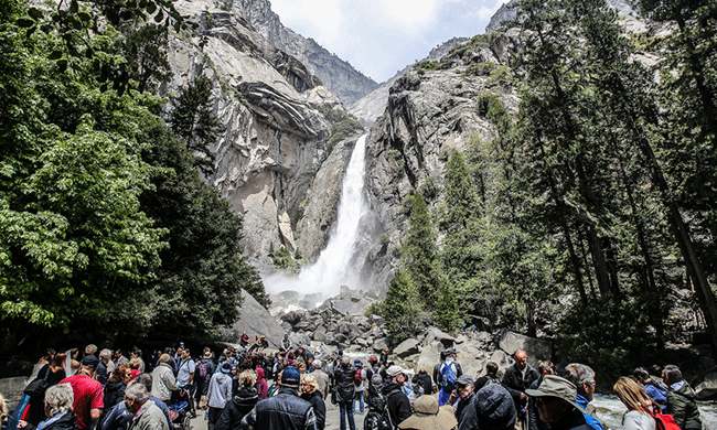 Yosemite-National-Park-Crowded.gif